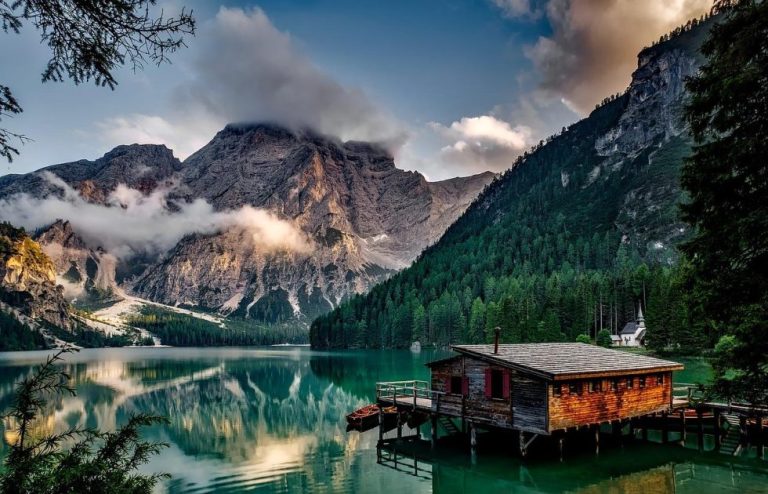 Luxe glamping in Italië met comfortabele tent te midden van Toscaanse heuvels en schilderachtige wijngaarden