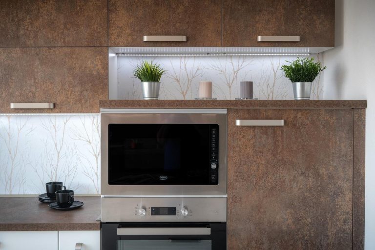 Home Moderne design keuken met stijlvolle materialen, innovatieve opbergoplossingen en geavanceerde apparatuur voor een ideale keu